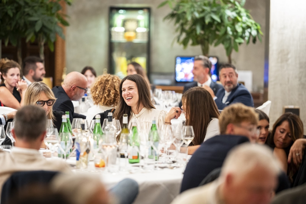 Spelers, pers en gasten tijdens een avond in de binnenstad